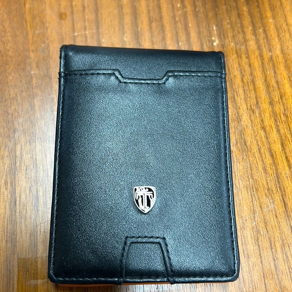 PREOWNED- TRAVANDO Mens Slim Wallet with Money Clip AUSTIN RFID Blocking.